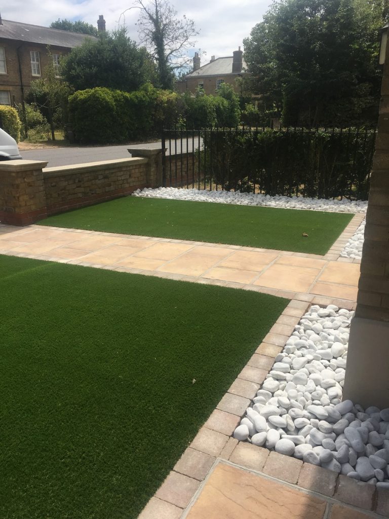Artificial grass/ white pebbles